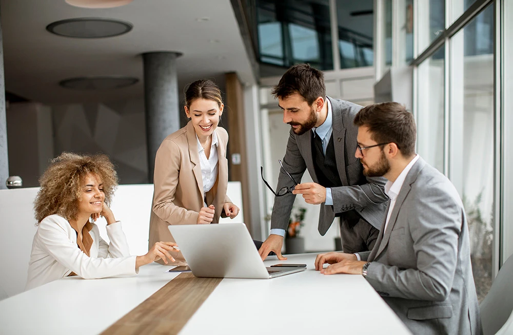 Les escape games et jeux immersifs permettent de plonger les participants dans une narration interactive. En résolvant des énigmes et en progressant dans un scénario, les joueurs deviennent acteurs de l’expérience. Ces formats sont particulièrement adaptés aux événements, aux projets culturels, aux animations territoriales ou aux actions de cohésion. Nous créons des formats géants et également des formats pour salle clefs en mains
